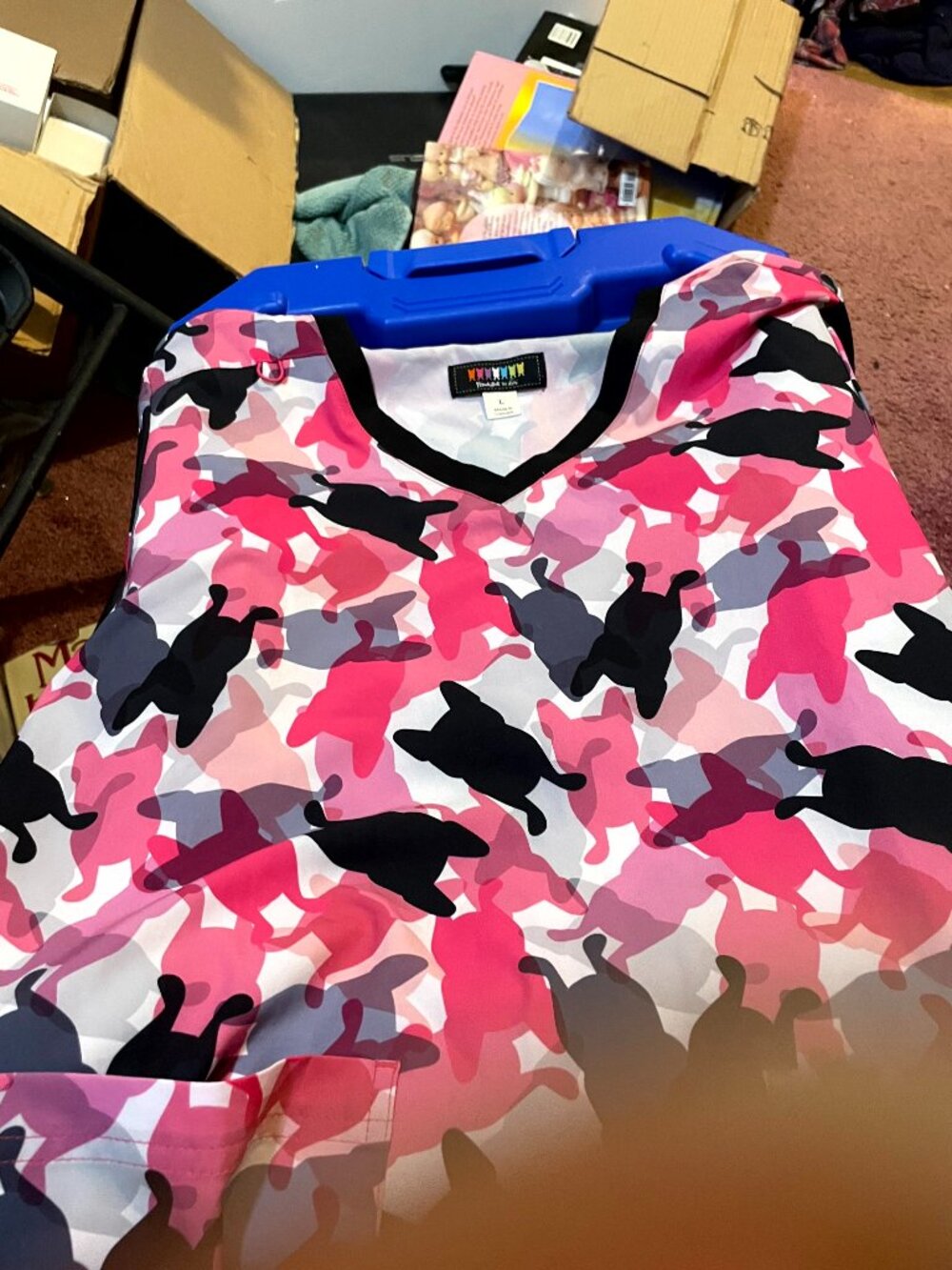 FRENCH BULL BY KOI PINK CAMO (PUGS) SCRUB TOP SIZE LARGE MINT CONDITION